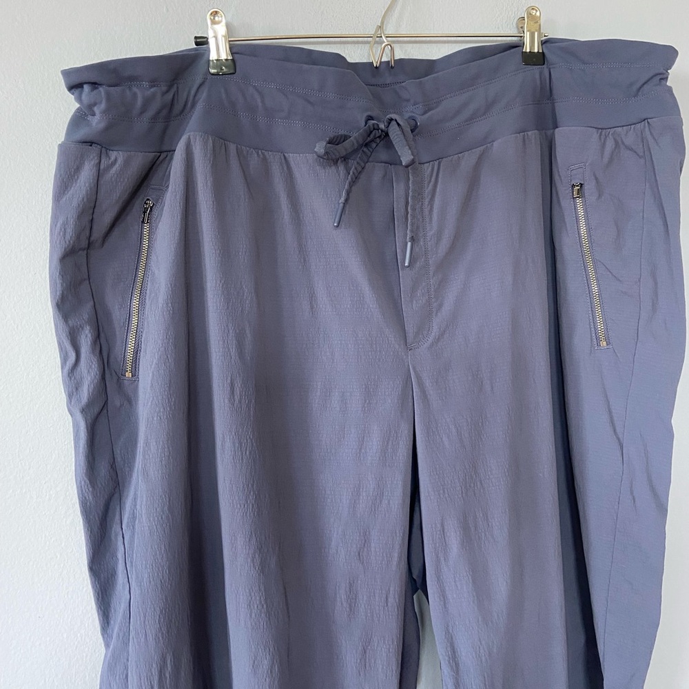 ๐SOLD Athleta Trekke North Jogger Pants in Midevil Violet Size 26 - Picture 4 of 8